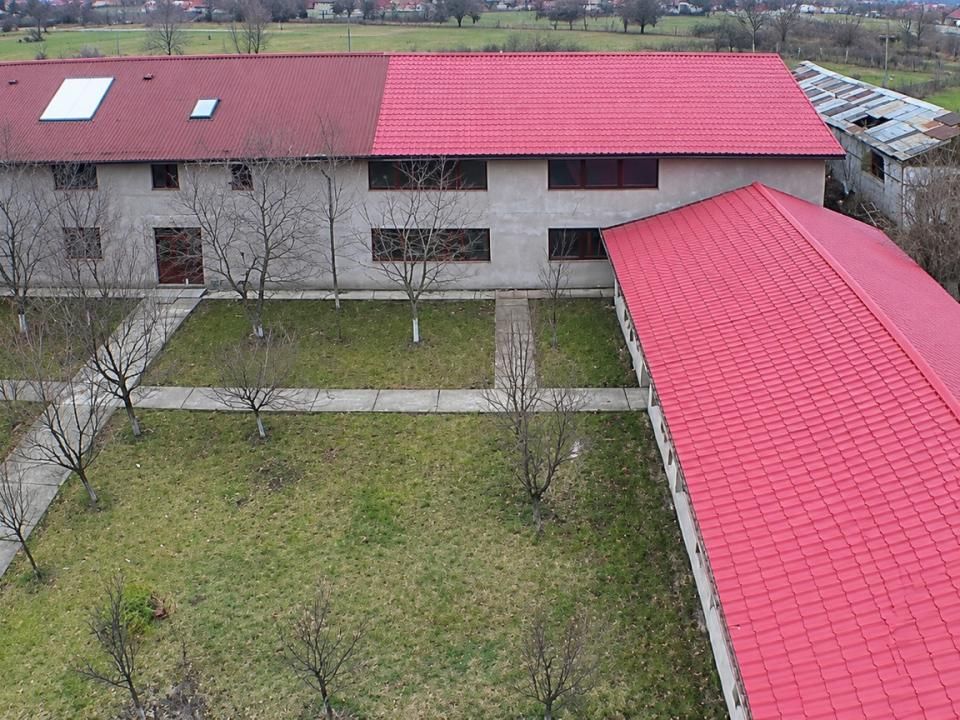 Spațiu industrial cu 15 camere de vânzare în Comănești – fotografia 3 din 10