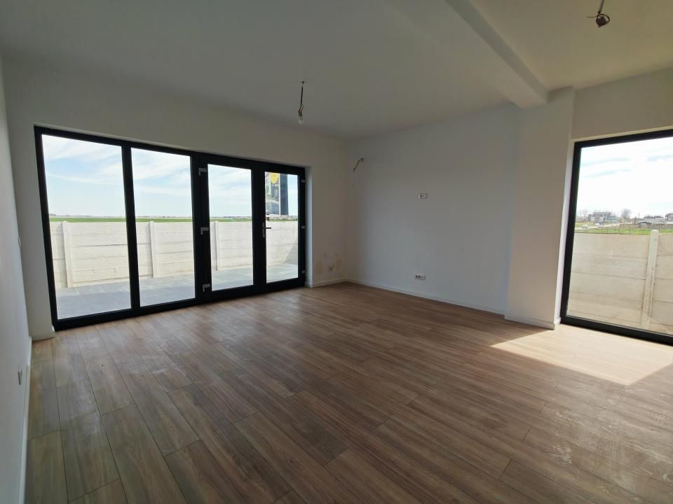 Casă cu 4 camere de vânzare în Sud, Tunari – fotografia 14 din 17