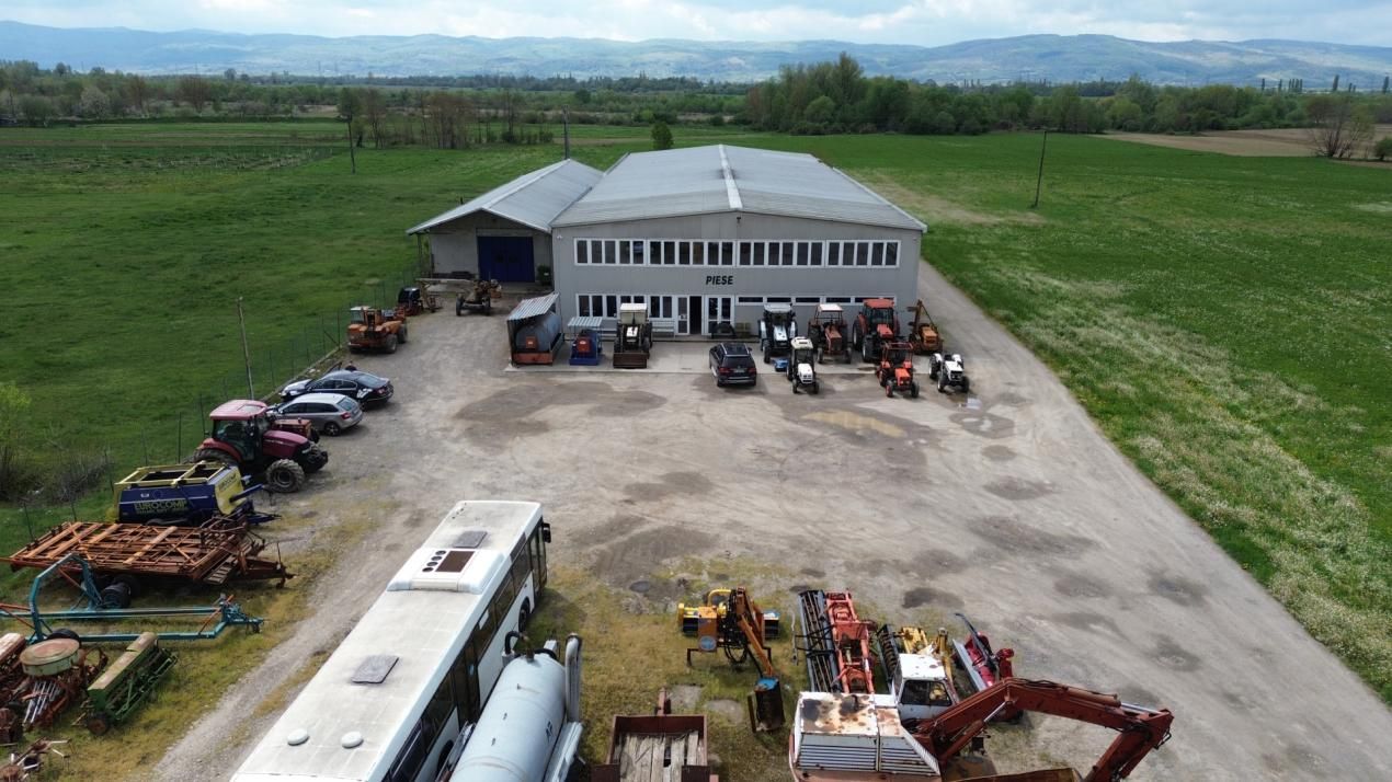 Spațiu industrial de vânzare în Est, Grosi – fotografia 1 din 9