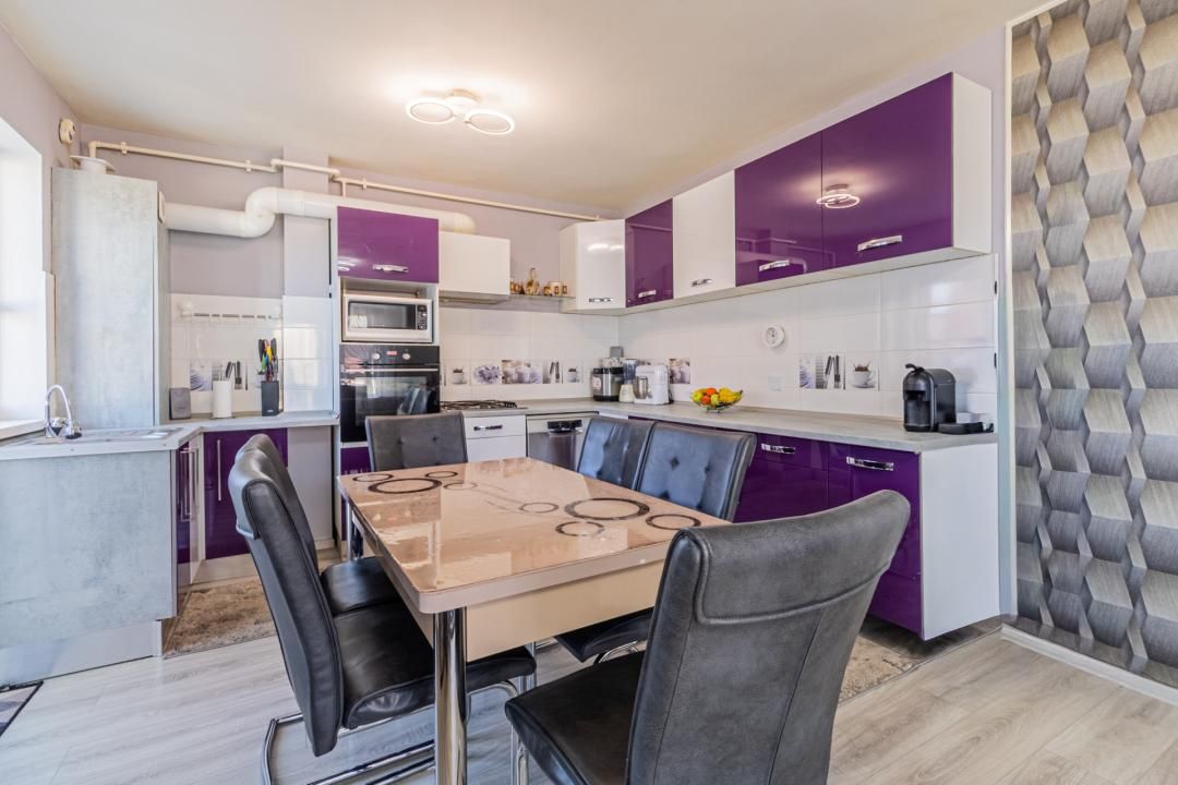 Apartament cu 3 camere de vânzare în Tractorul, Brașov – fotografia 1 din 17