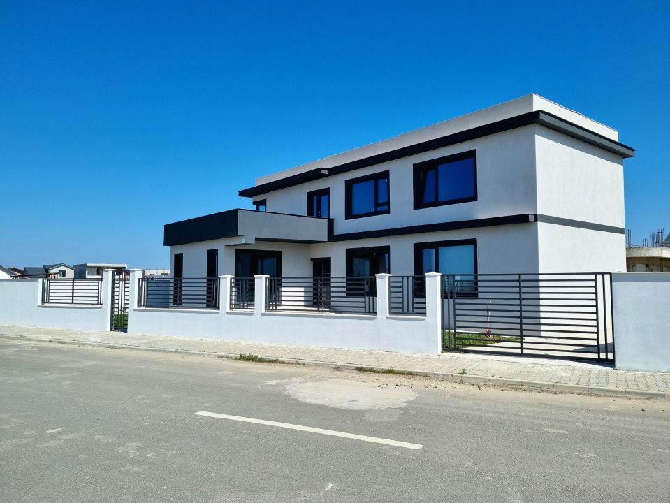 Casă cu 4 camere de vânzare în Năvodari – fotografia 1 din 21