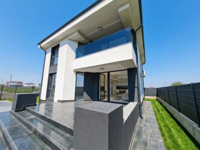Casă cu 4 camere de vânzare în Central, Tunari – fotografia 4 din 12