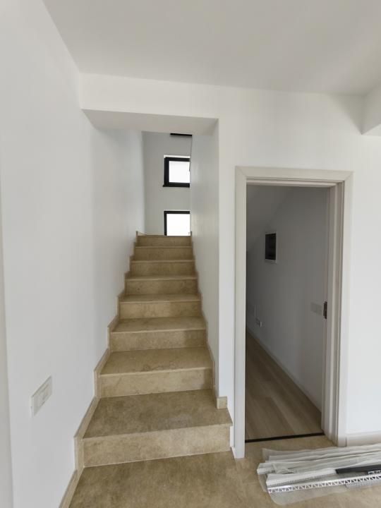Casă cu 4 camere de vânzare în Est, Tunari – fotografia 20 din 27