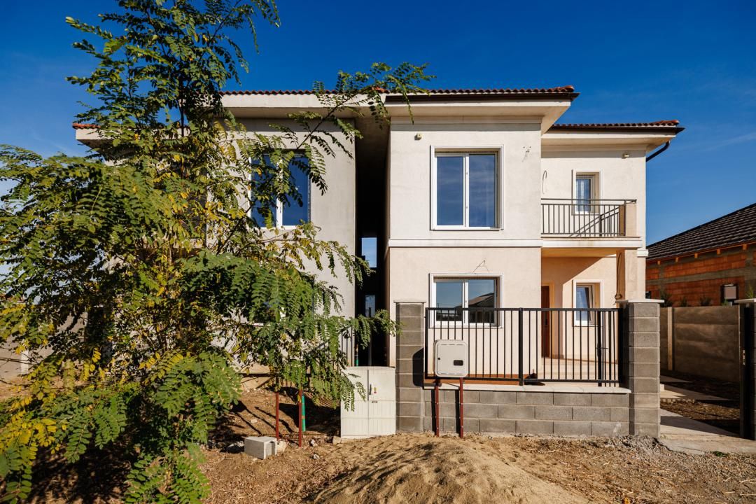 Casă cu 5 camere de vânzare în Săcălaz – fotografia 2 din 43