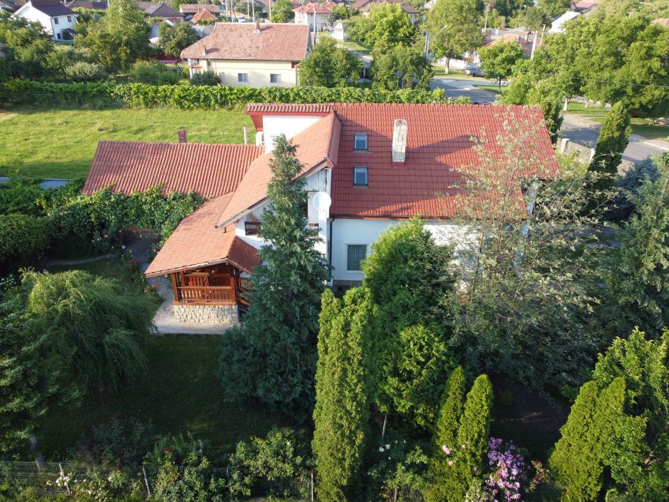 Casă cu 6 camere de vânzare în Comănești – fotografia 2 din 72
