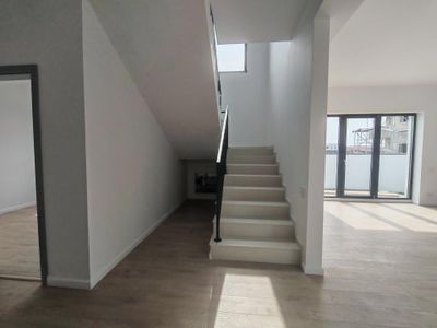 Casă cu 4 camere de vânzare în Otopeni – fotografia 4 din 15