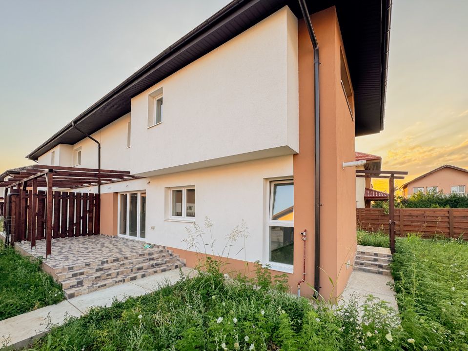 Casă cu 4 camere de vânzare în Nord-Vest, Sabareni – fotografia 3 din 22