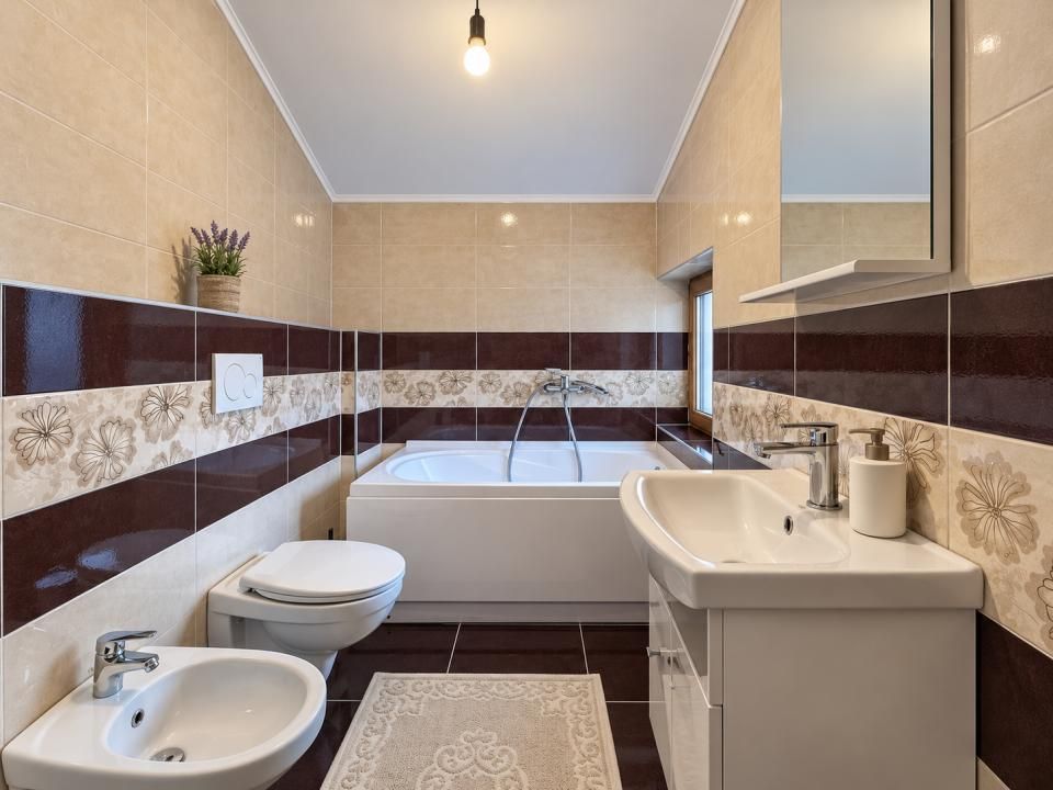 Casă cu 5 camere de vânzare în Sud, Ovidiu – fotografia 10 din 30