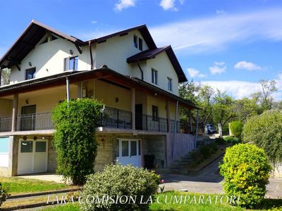 Casă cu 6 camere de vânzare în Berislavesti – fotografia 5 din 41