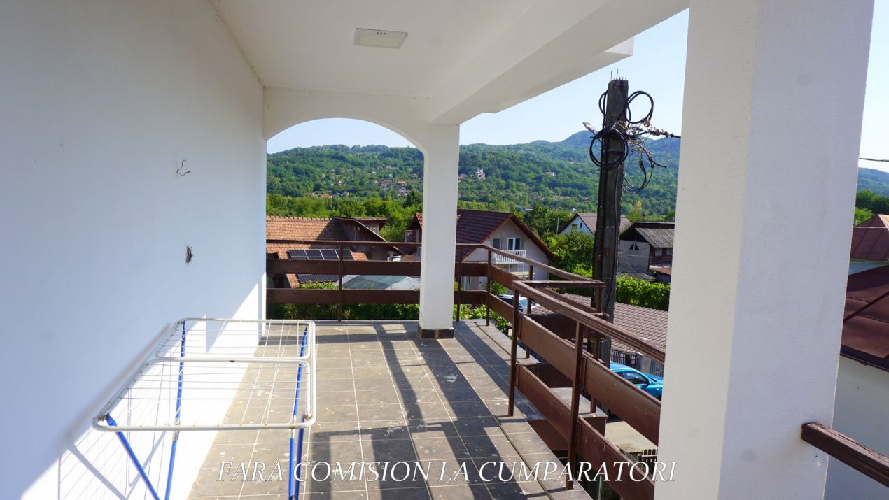 Casă cu 6 camere de vânzare în Central, Pausesti-Maglasi – fotografia 16 din 28