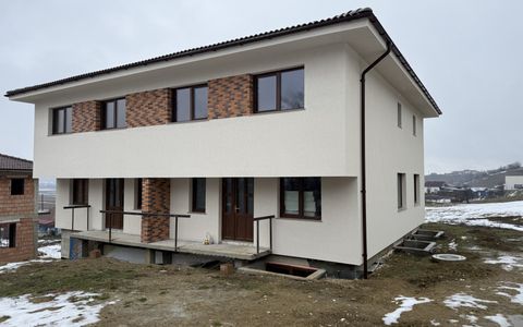 Casă cu 4 camere de vânzare în Primariei, Apahida